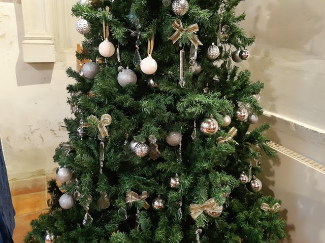 Bows and baubles on the Findon Place tree