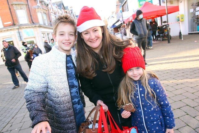 DM21120263a.jpg. Festive Childrenâ€TMs Entertainment. Mel Sayers and her children Harley 9 and Millie 4.  Photo by Derek Martin Photography and Art. SUS-210412-181755008