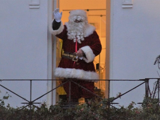 Caistor Christmas Lights switch-on EMN-210512-222746001