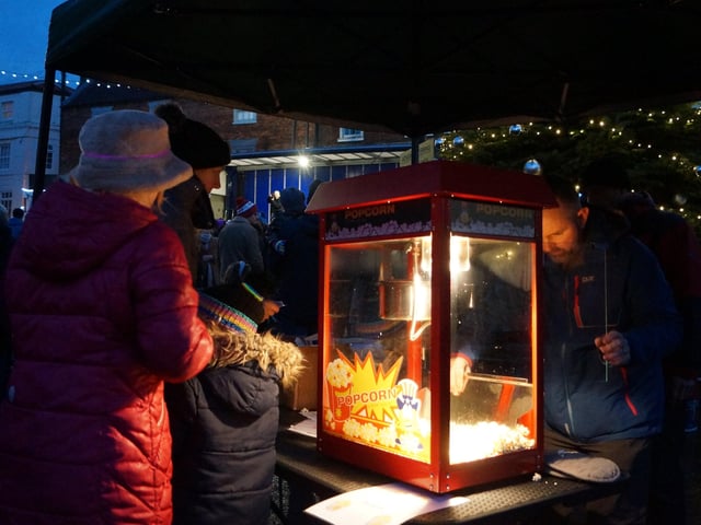 Caistor Christmas Lights switch-on EMN-210512-222832001