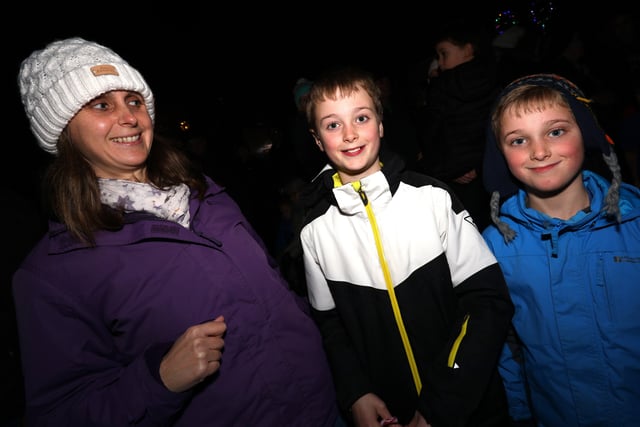 Rachel Meller with her boys, Ewan, 11, and Toby, 8. Picture: Chris Moorhouse   (jpns 031221-47) PPP-210312-201911006