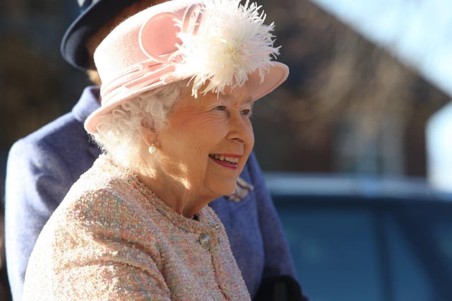 The Queen visits Chichester Festival Theatre. Photo by Derek Martin Photography. SUS-171130-173956008