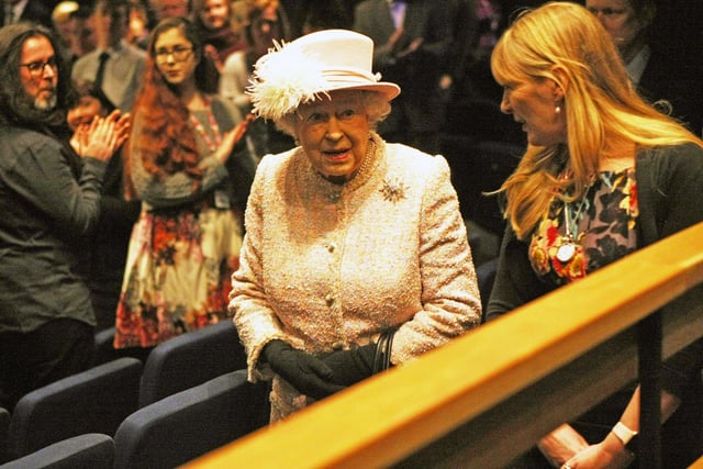 The Queen visits Chichester Festival Theatre. Photo by Derek Martin Photography. SUS-171130-173756008