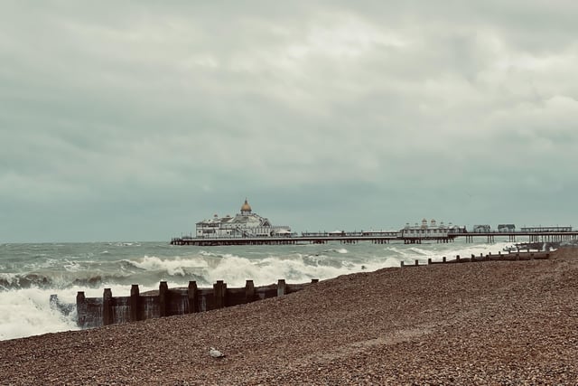 Storm Barra in Eastbourne on December 7 2021 (photo by Marta Sirecka) SUS-210812-081538001