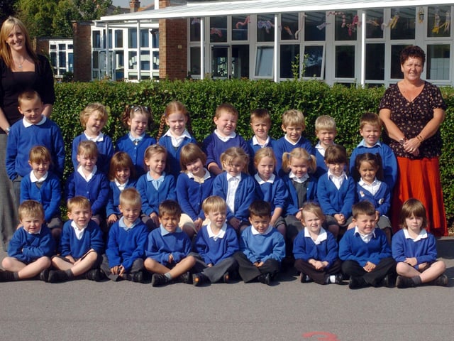 Roselands Infant School.
First Class
Class R3
Miss Mitchinson (Class Teacher), Mrs Richards (Teaching Assistant).