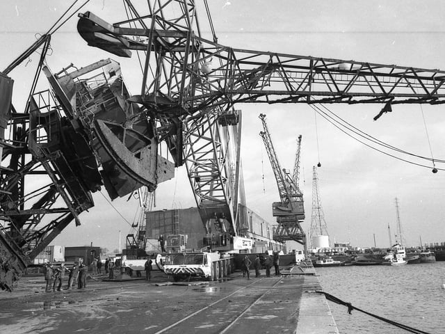 The 200 ton mobile crane can be seen clearly in this shot.