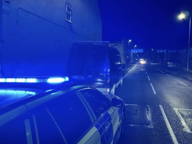 This car was pulled over due to having a faulty taillight but police then fould an unrestrained child in the footwell and the driver has no insurance. Reported and seized.