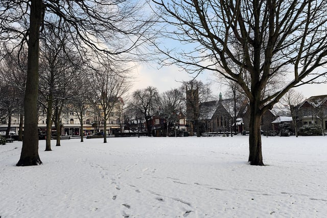 Snow in Steyne Gardens, Worthing, on Friday, December 18, 2009. Picture: Stephen Goodger W51058H9