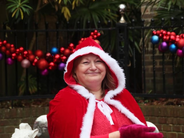 Hastings Old Town Christmas. Photo by Roberts Photographic. SUS-211213-071022001