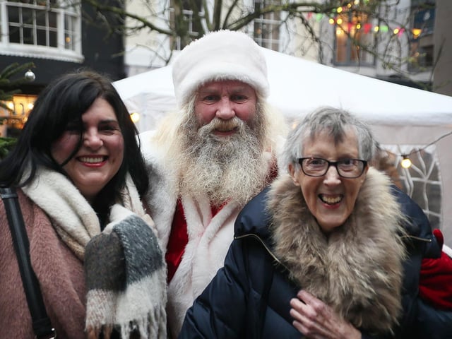 Hastings Old Town Christmas. Photo by Roberts Photographic. SUS-211213-070720001