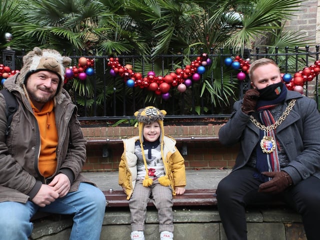 Hastings Old Town Christmas. Photo by Roberts Photographic. SUS-211213-070628001