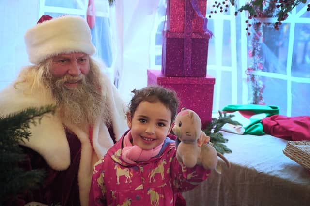 Hastings Old Town Christmas. Photo by Roberts Photographic. SUS-211213-070659001