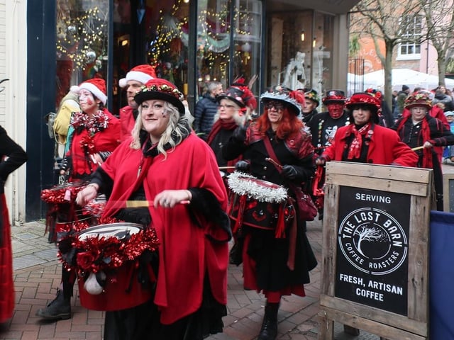 Hastings Old Town Christmas. Photo by Roberts Photographic. SUS-211213-070820001