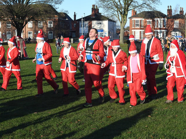 Start of the santa run EMN-211213-101442001