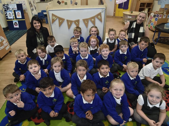 Oakdale primary school reception classes (2) Rec19 EMN-190924-131052009