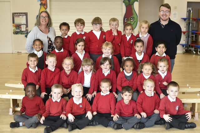 Highlees primary academy reception classes (2) Rec19 EMN-190111-180626009