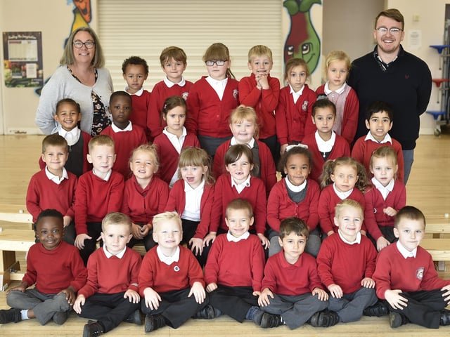 Highlees primary academy reception classes (2) Rec19 EMN-190111-180626009