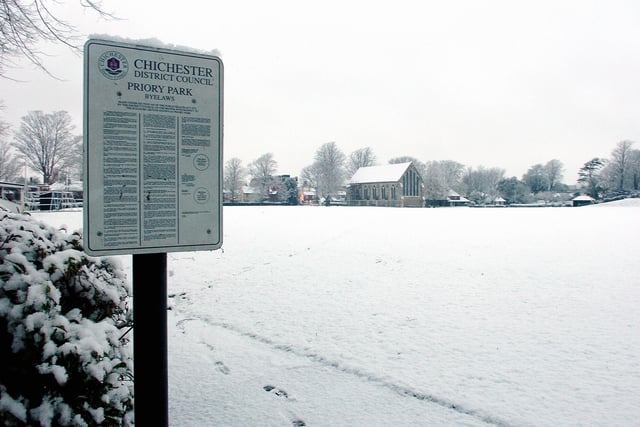 Snow covering Priory Park in Chichester on January 24, 2007. Picture: Jonathan Brady