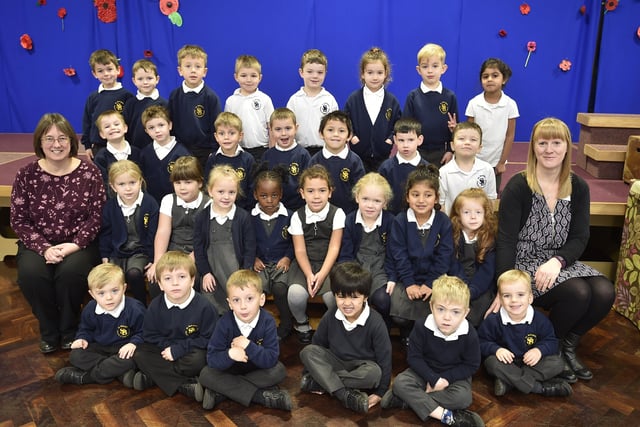 St Botolph's C of E primary reception classes (2) EYFS18 EMN-190121-135126009