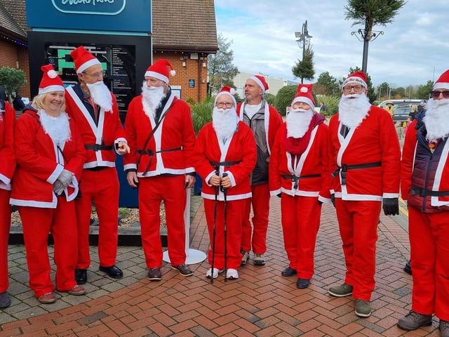Rotary Club of Sovereign Harbour's Santa walk 2021 SUS-211213-154620001