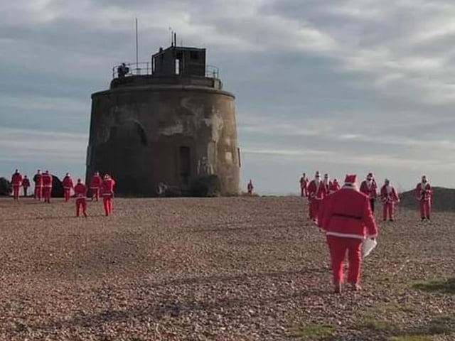 Rotary Club of Sovereign Harbour's Santa walk 2021 SUS-211213-154631001