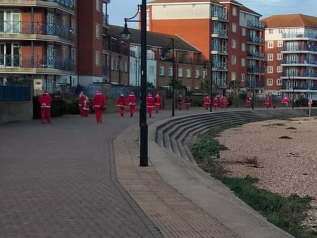 Rotary Club of Sovereign Harbour's Santa walk 2021 SUS-211213-154642001