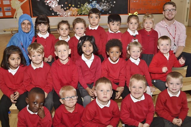 Highlees Primary School reception classes (2) . EYFS18 EMN-190121-133834009