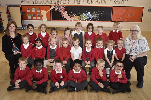 Highlees Primary School reception classes (2) . EYFS18 EMN-190121-133812009