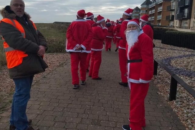 Rotary Club of Sovereign Harbour's Santa walk 2021 SUS-211213-155718001