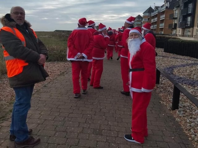 Rotary Club of Sovereign Harbour's Santa walk 2021 SUS-211213-155718001
