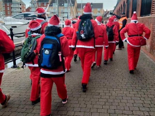 Rotary Club of Sovereign Harbour's Santa walk 2021 SUS-211213-155738001