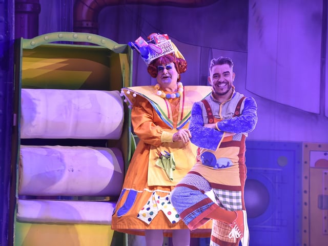 Aladdin panto at the New Theatre, Broadway EMN-211214-210047009