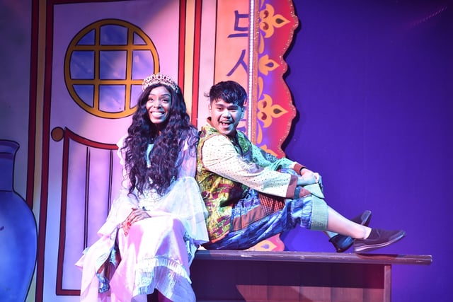 Aladdin panto at the New Theatre, Broadway EMN-211214-205835009