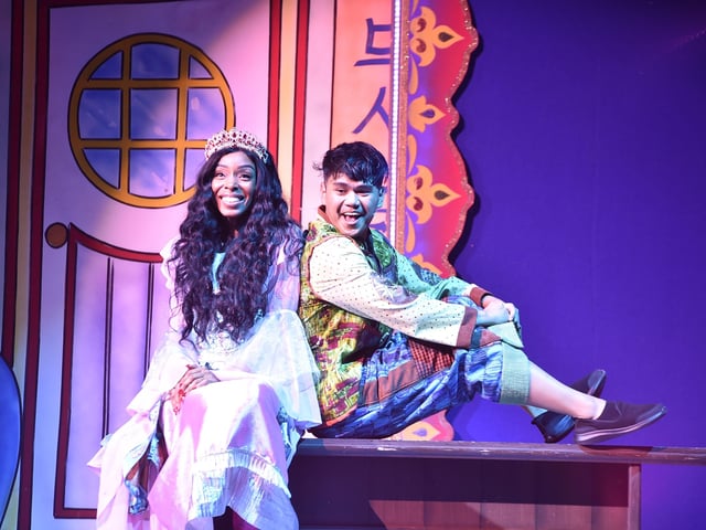 Aladdin panto at the New Theatre, Broadway EMN-211214-205835009