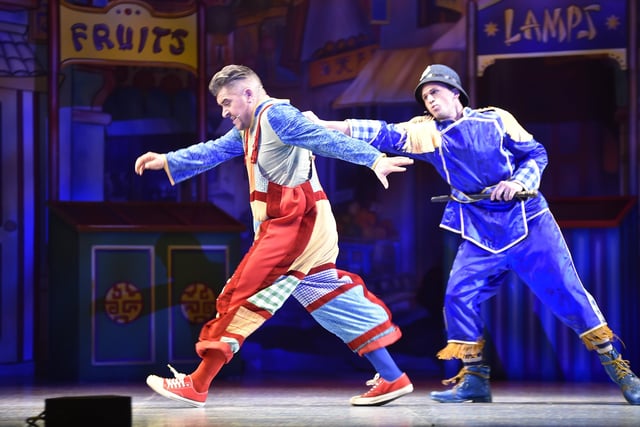 Aladdin panto at the New Theatre, Broadway EMN-211214-210226009