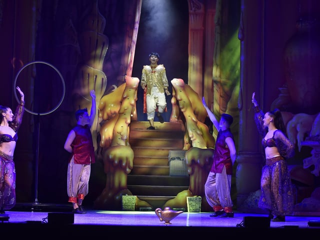 Aladdin panto at the New Theatre, Broadway EMN-211214-210237009