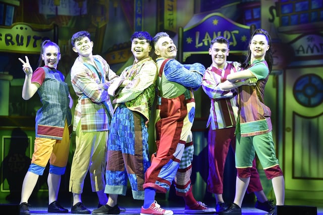 Aladdin panto at the New Theatre, Broadway EMN-211214-210003009