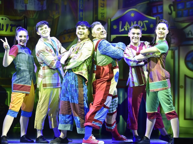 Aladdin panto at the New Theatre, Broadway EMN-211214-210003009