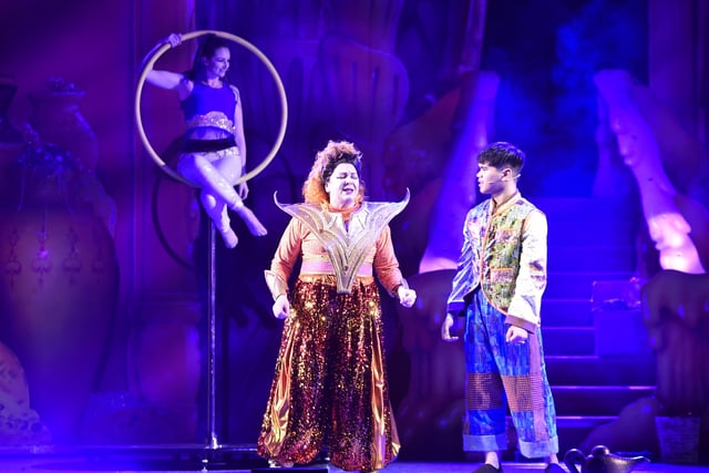 Aladdin panto at the New Theatre, Broadway EMN-211214-205718009