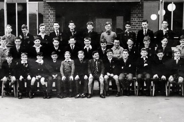 Lincoln Road boys school  - can you help us date the picture? Do you recognise anyone?