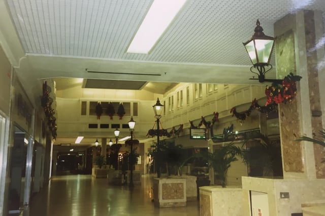 Christmas decorations at Eastbourne Arndale Centre, 1980s SUS-211217-092352001