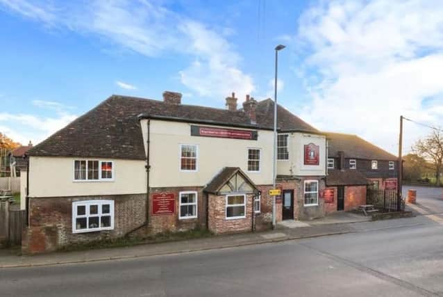 The King's Head pub in Lower Horsebridge, Hailsham, is on the market for £1,500,000 SUS-211217-153550001
