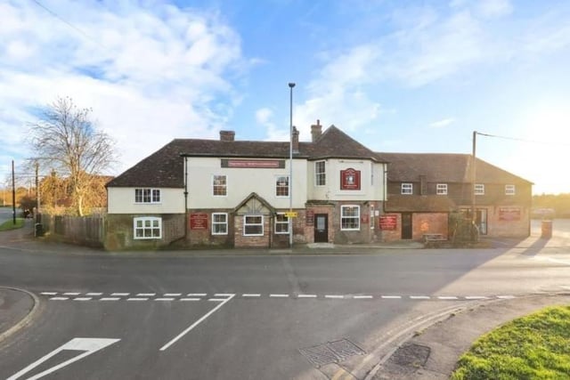 The King's Head pub in Lower Horsebridge, Hailsham, is on the market for £1,500,000 SUS-211217-153740001