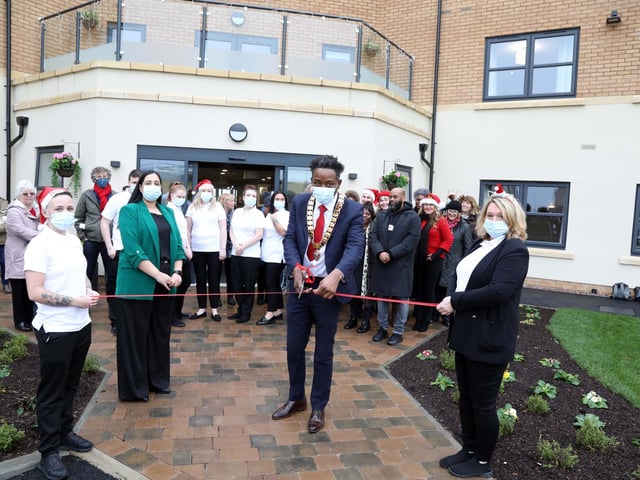 Cllr Tafadzwa Chikoto cuts the ribbon