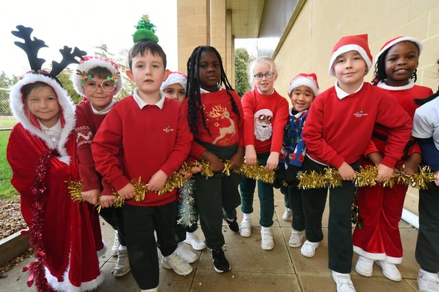 Pupils at The Peterborough School taking part in their annual Santa Smile run. 


Nat21 EMN-210912-120007009