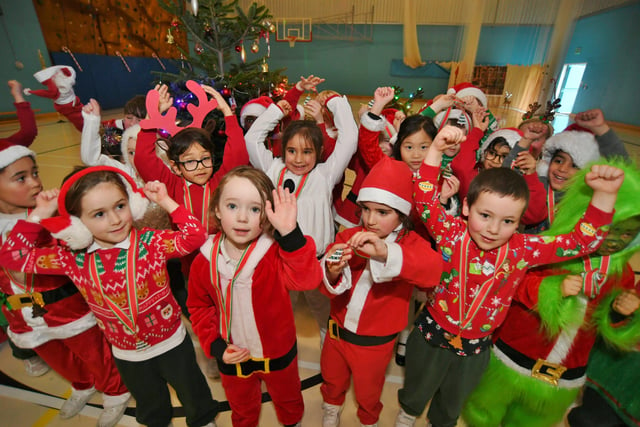 Pupils at The Peterborough School taking part in their annual Santa Smile run. 


Nat21 EMN-210912-120019009