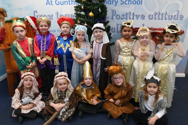 Gunthorpe Primary School  nativity play
Nat21 EMN-210812-122337009