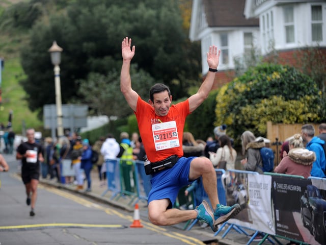 Beachy Head Marathon Eastbourne 2021 (Pic by Jon Rigby) SUS-211025-083845008