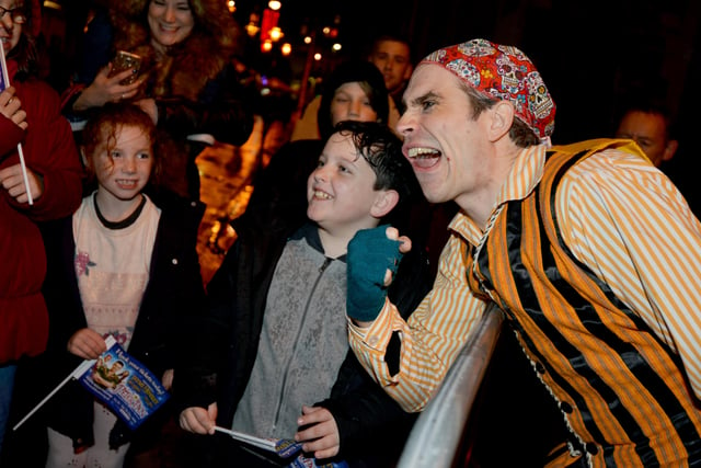 Santa arrival and Christmas lights switch-on at Priory Meadow 2016. Panto star Ben Watson. SUS-161118-101137001