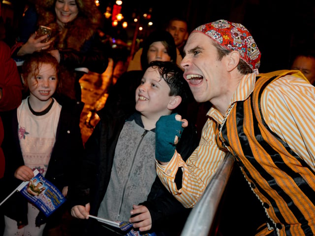Santa arrival and Christmas lights switch-on at Priory Meadow 2016. Panto star Ben Watson. SUS-161118-101137001